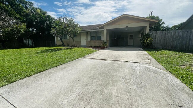 Building Photo - 6831 Eastview Dr