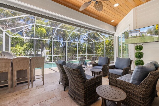 Building Photo - Furnished, Yearly 4bd Home on Siesta Key