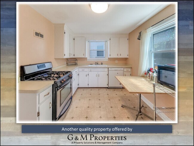 Building Photo - 4-Bedroom Single-Family - Walk to Strong/UofR!