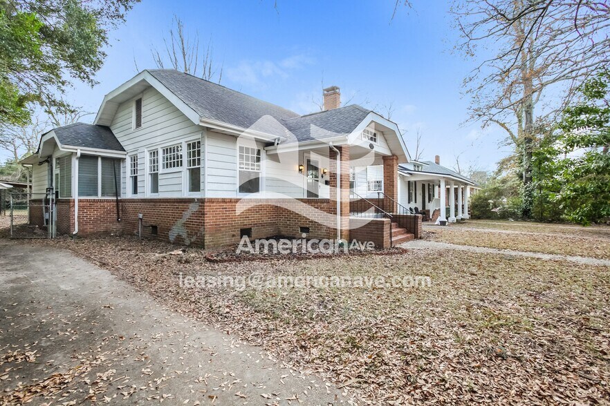 Building Photo - 409 Hampton St