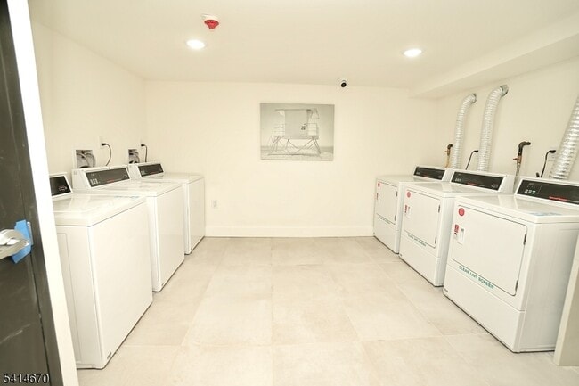 Building Photo - 536 Central Ave