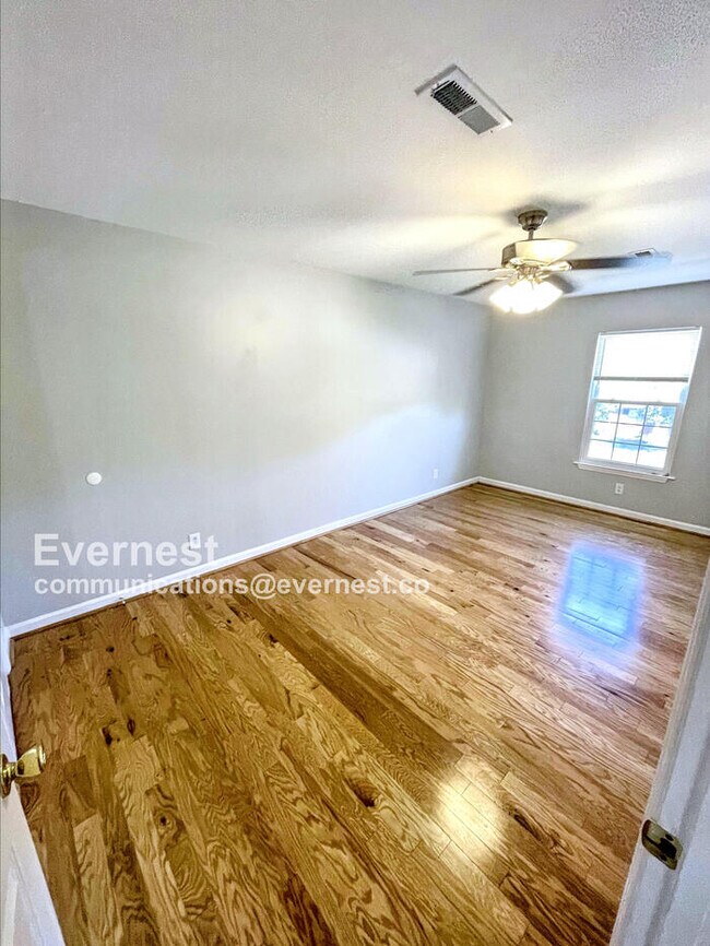 Building Photo - 4021 Creekside Dr