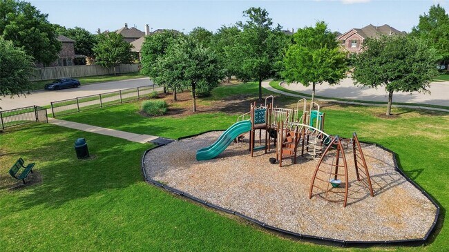 Building Photo - 400 Trailside Dr