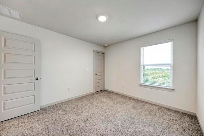 Building Photo - 2120 Ettalee Ct