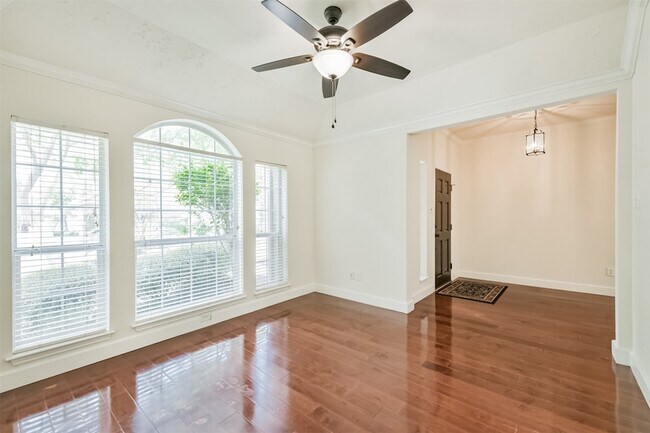 Building Photo - 7 Heron Hollow Ct