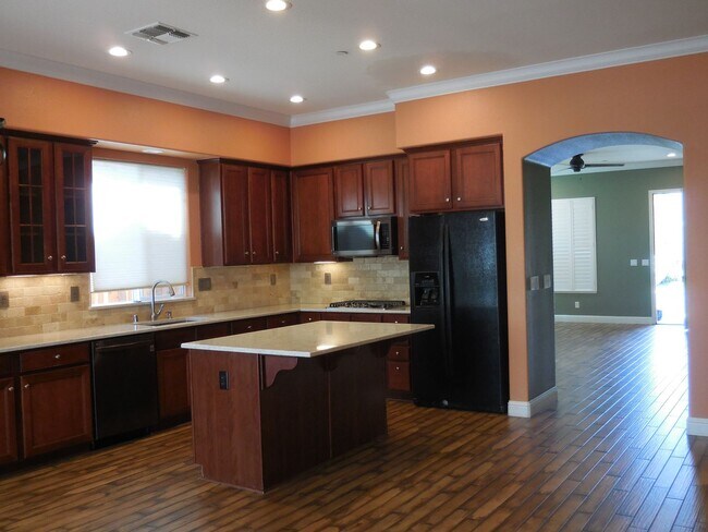 Building Photo - Spacious Single Story Home in Springlake!