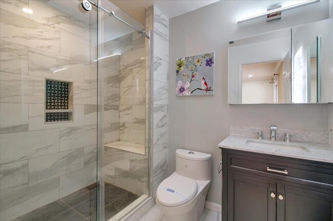 Building Photo - 1535 San Joaquin Ave