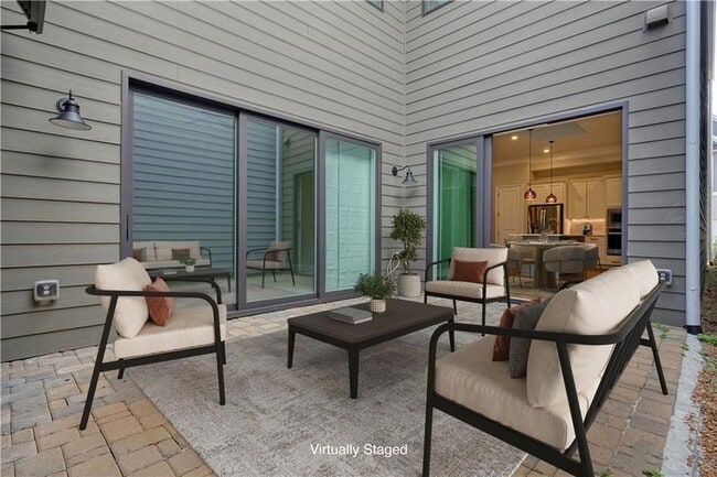 Building Photo - 123 Village Green Ave