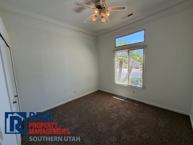 Building Photo - Paradise Canyon Home