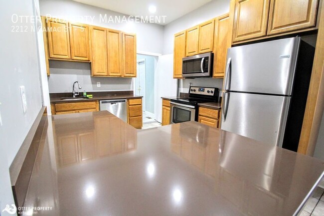 Building Photo - Room for Rent- Clean, Private Room for Ren...