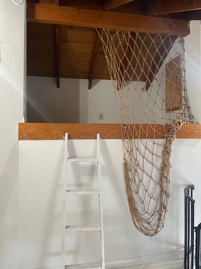 Building Photo - Adorable cottage!