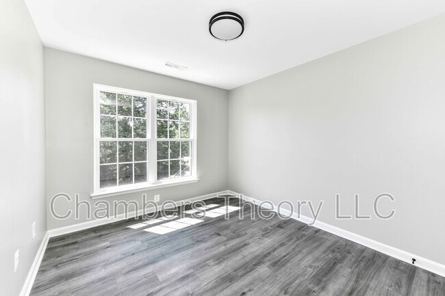 Building Photo - 43642 Lees Mill Square