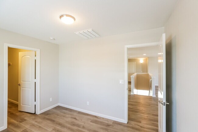 Building Photo - 3007 W La Salle St