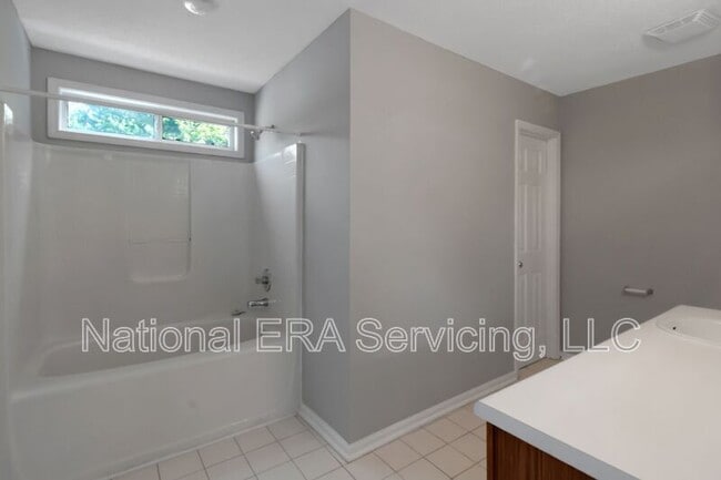 Building Photo - 7037 Ravenwood Ln