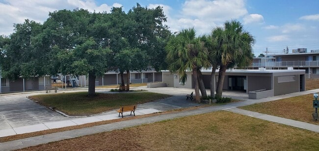 Building Photo - Renovated Apartment in Cocoa, FL (1 Bedroom)