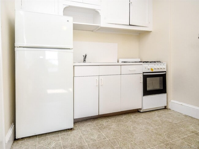 Building Photo - 270 8th Ave
