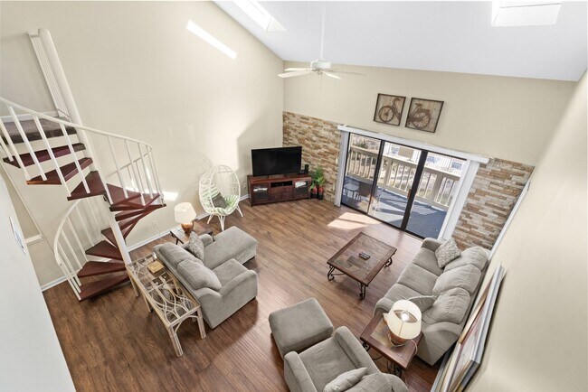 Building Photo - ***Free Utilities ** Seasonal Rental Available October 5 to Feb 1st  2026