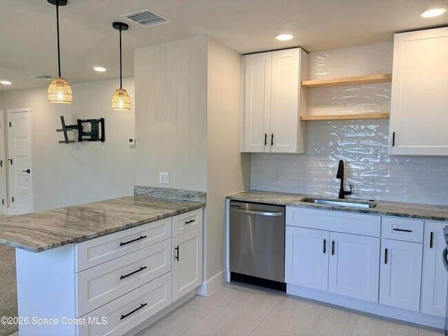 Building Photo - 909 S Colonial Ct