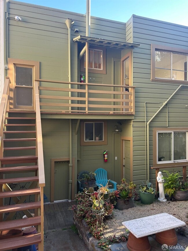 Building Photo - 174 Corbett Ave