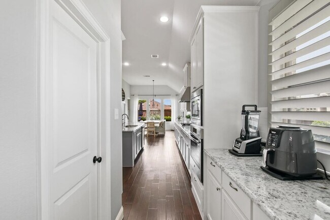 Building Photo - 4301 Overbrook Dr