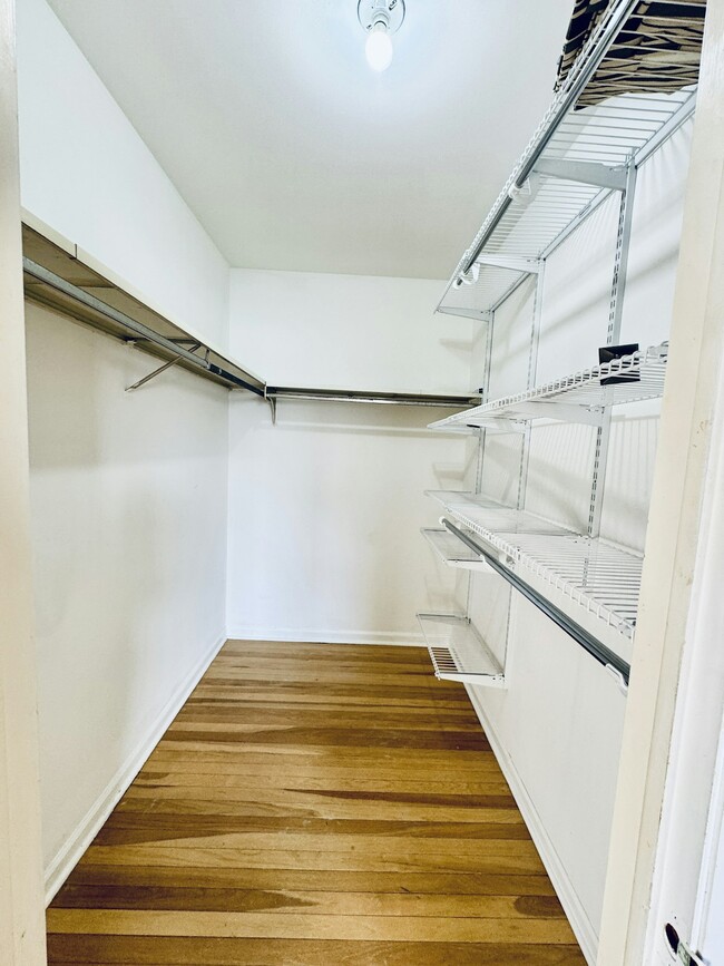 Building Photo - 510 W Eastman St