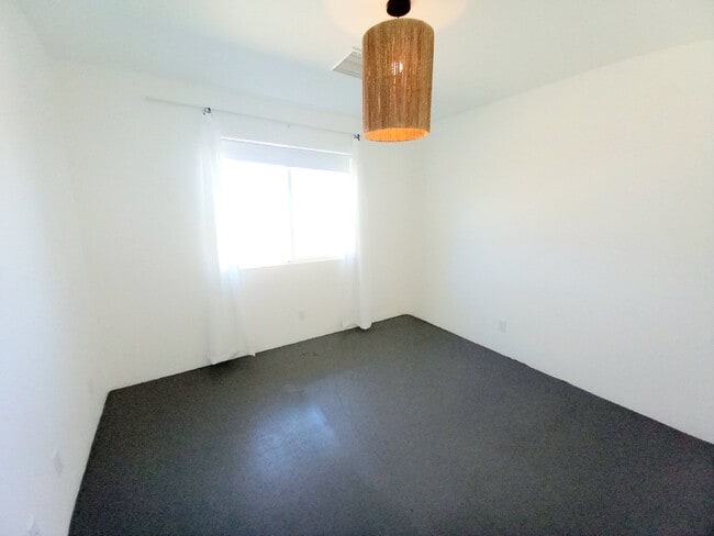 Building Photo - Fantastic Rental Opportunity in South Joshua Tree!