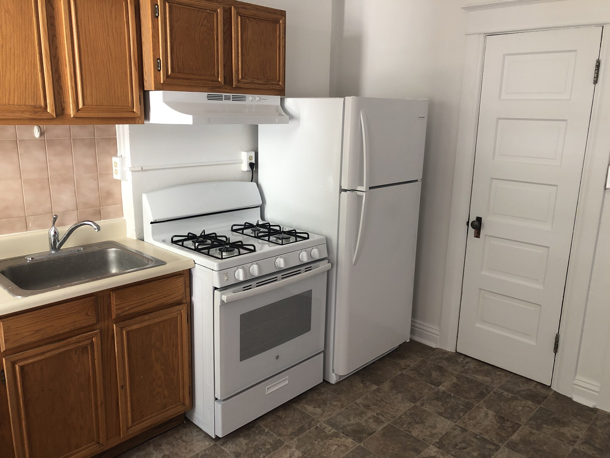 Building Photo - 516 S Sherman St