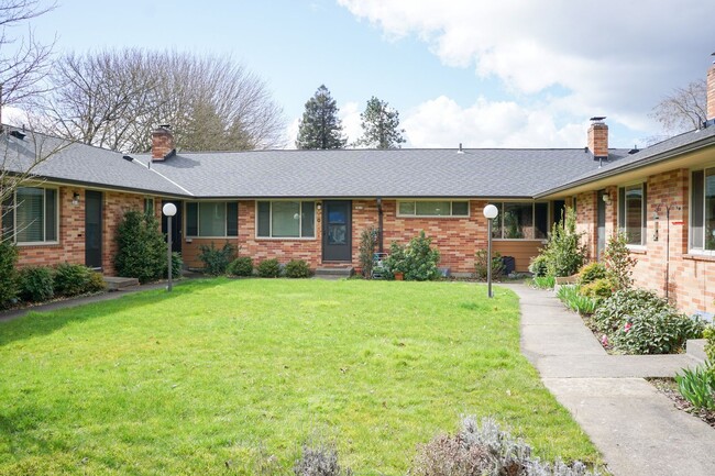 Building Photo - Sprawling 2-Story Mid-Century 4-Bed/2-Bath...