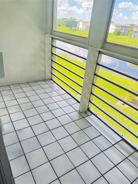 Building Photo - 204 Brighton E