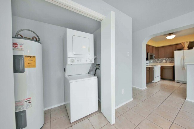 Building Photo - 10630 Westbrae Pkwy