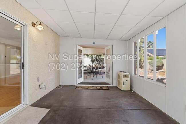 Building Photo - SE!! 4 Bedrooms!! Single Story!!! 3 Car Garage!!! Gated!! Water Conditioner!! All Appliances!!! F...