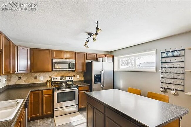 Building Photo - Charming Colorado Springs Home – Spacious ...