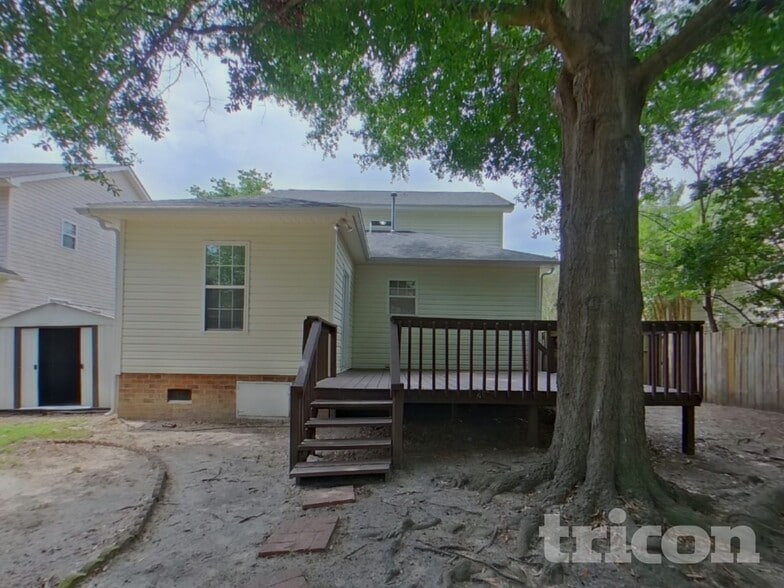 Building Photo - 337 Montclaire Ln