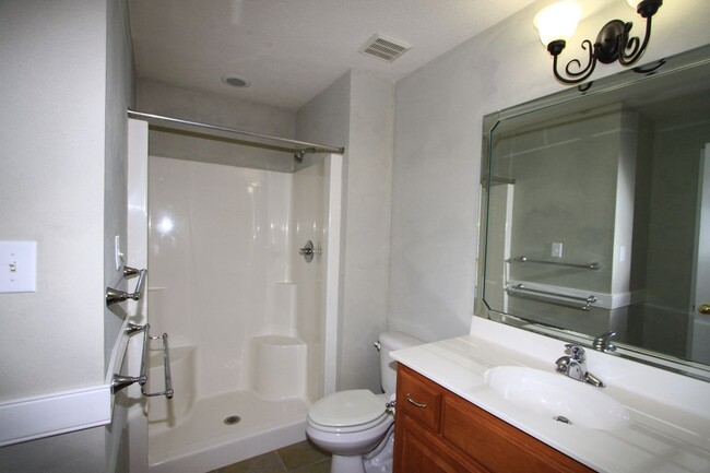 Building Photo - 2120 Benomi Dr