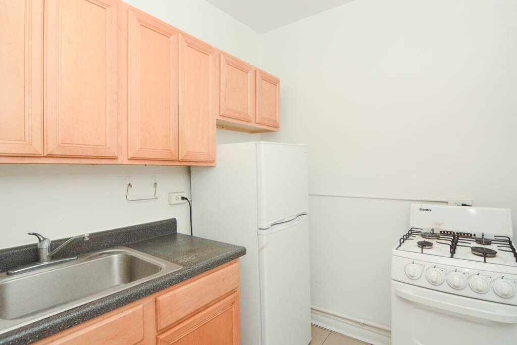 Building Photo - 4832 N Damen Ave