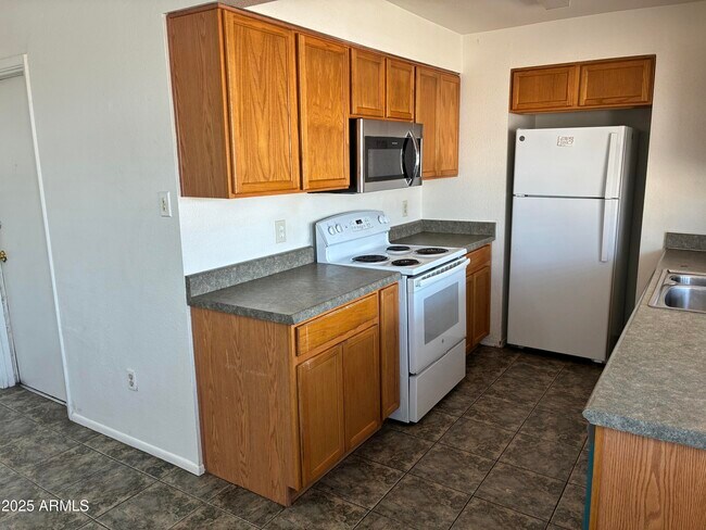 Building Photo - 2930 W Laurel Ln