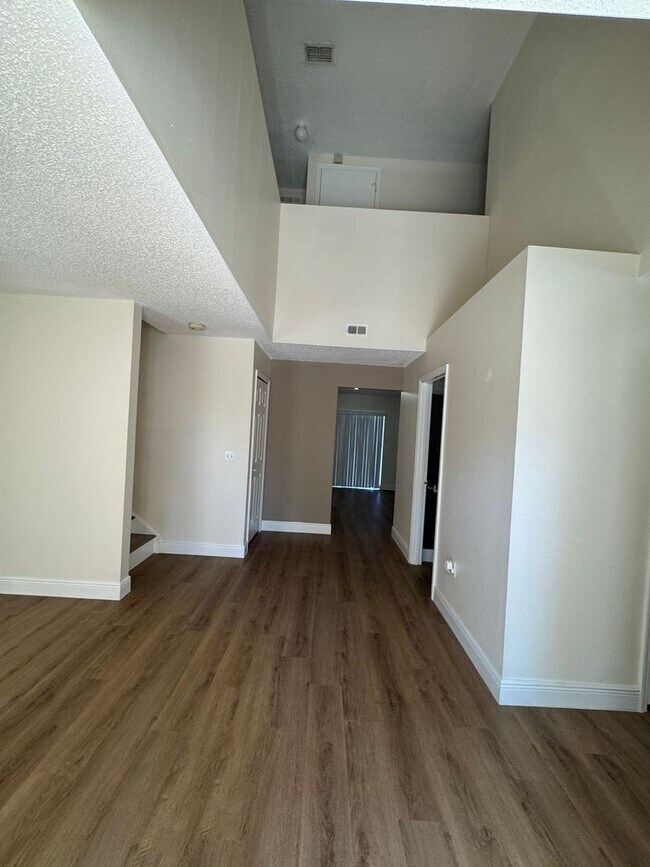 Building Photo - Spacious and Comfortable House for Lease
