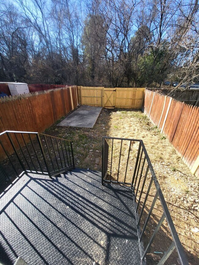 Building Photo - 3Bed 3 Bath Finished Basement!