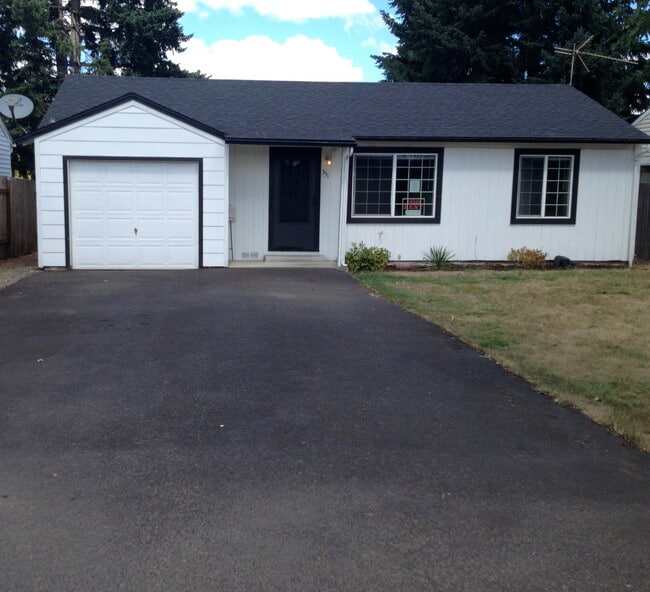 Double, paved driveway - 331 Sweetlane