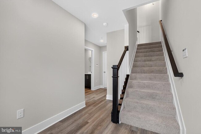 Building Photo - 10708 Meridian Hill Way