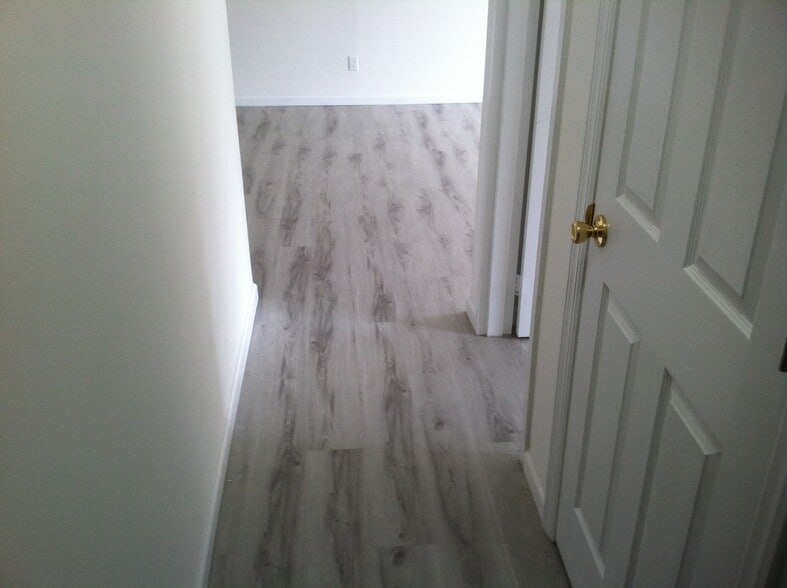 Building Photo - 1274 River Rd