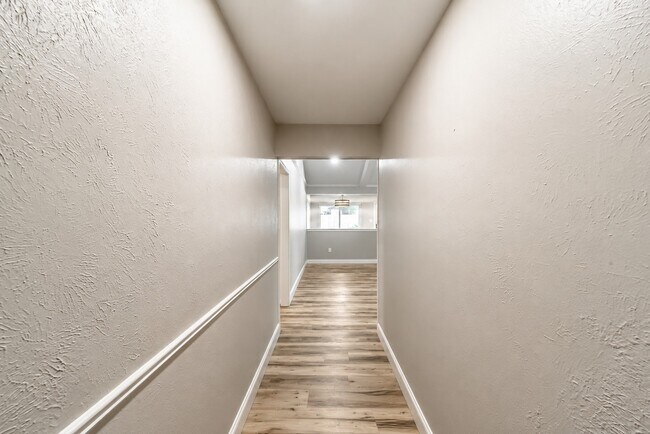 Building Photo - 24615 Shellbrook Dr