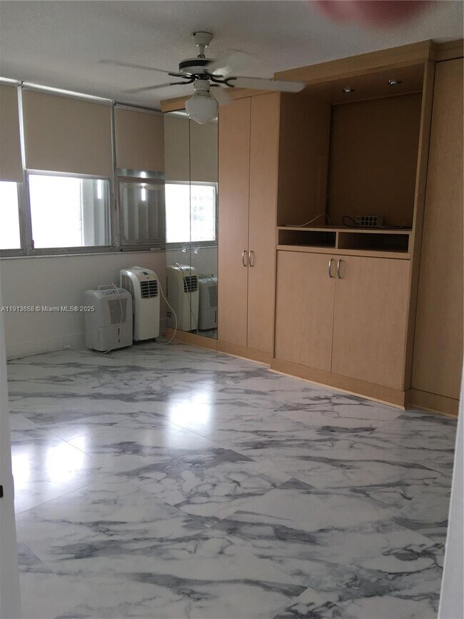 Building Photo - 5838 Collins Ave