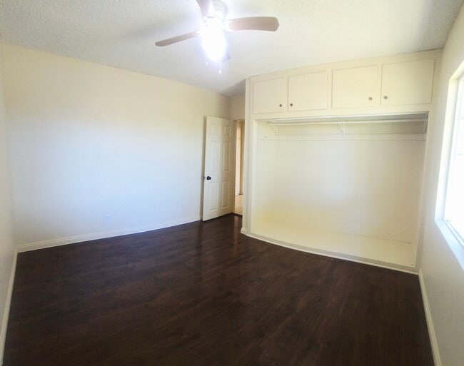 Building Photo - 4868 Oregon Ave