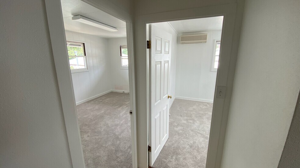 Building Photo - 2921 Koali Rd