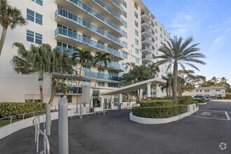 Building Photo - 7501 E Treasure Dr