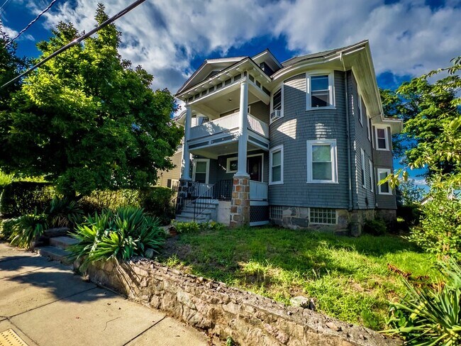 Building Photo - 67 Hampstead Rd