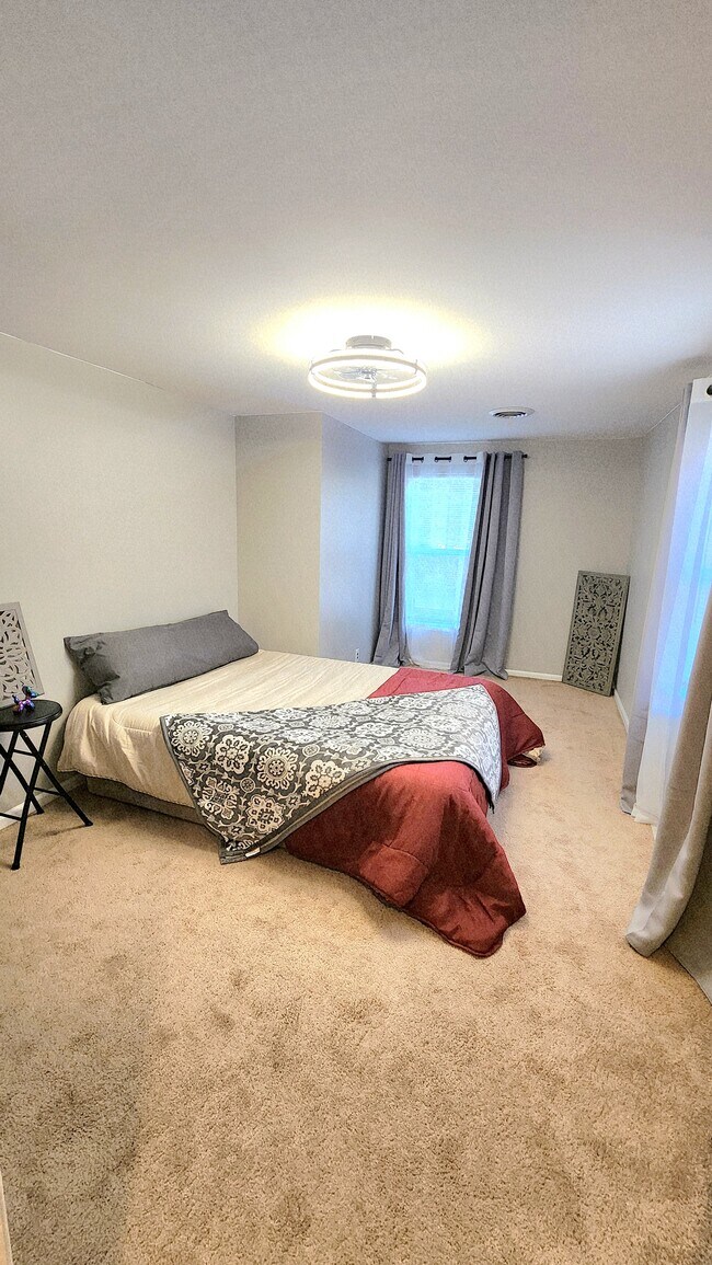 Building Photo - 627 Michigan St