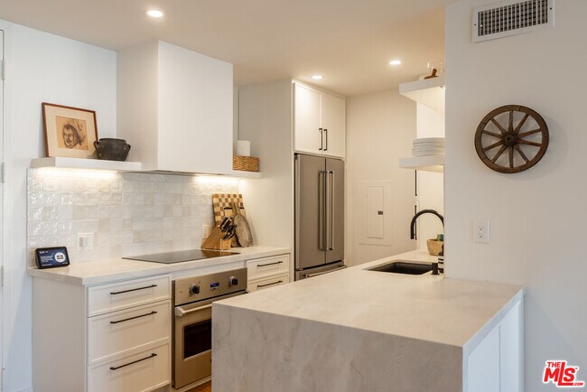 Building Photo - 1351 N Crescent Heights Blvd