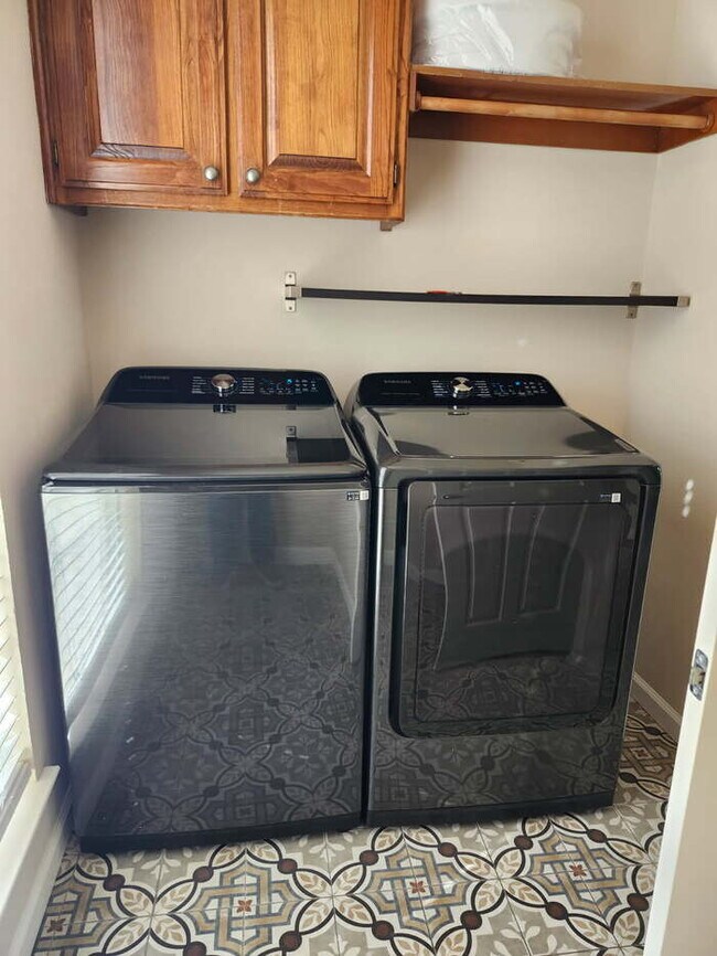 Building Photo - Stunning 4BR 2.5 BA Home w/ Private Pool + Upgrades in Hurst